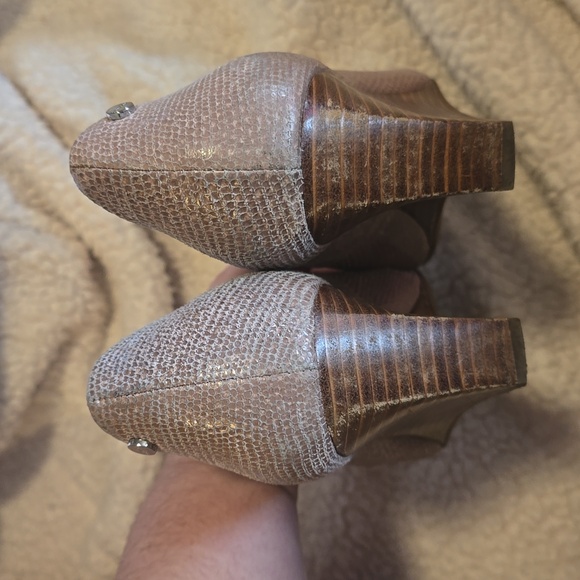 Calvin Klein Taupe Saxton Patent Lizard Wedge Heels size 10 - Picture 5 of 12